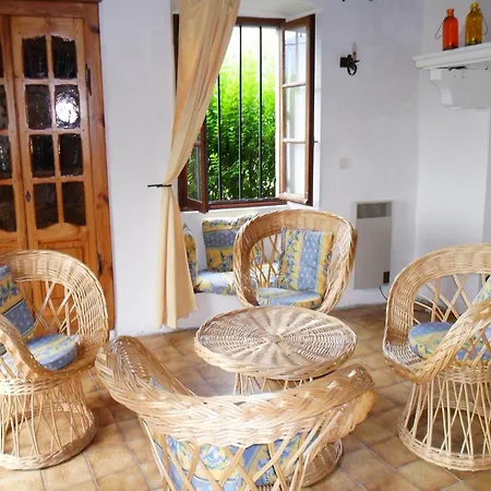 Retreat In Villeneuve-dʼAllier