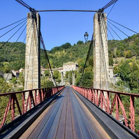 Retreat In Villeneuve-dʼAllier