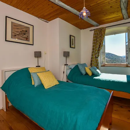 Retreat In Villeneuve-dʼAllier